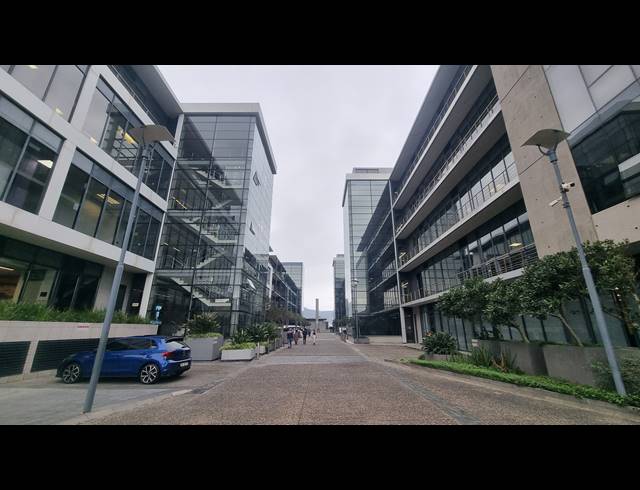 236M² OFFICE TO LET IN WOODSTOCK